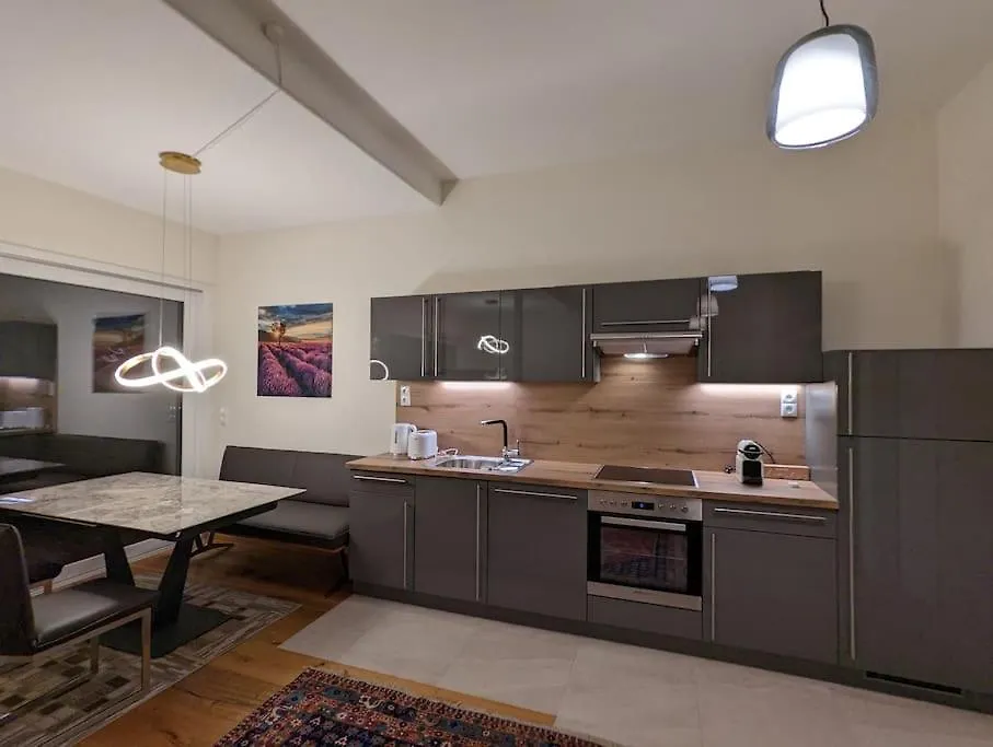 Luxurious & Lovely Vacation Home Prufingberg Apartment